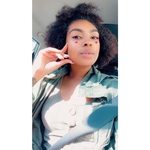 Meet your Posher, Aisha